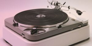 Vintage Turntables vs New Turntables: Which Is Better?