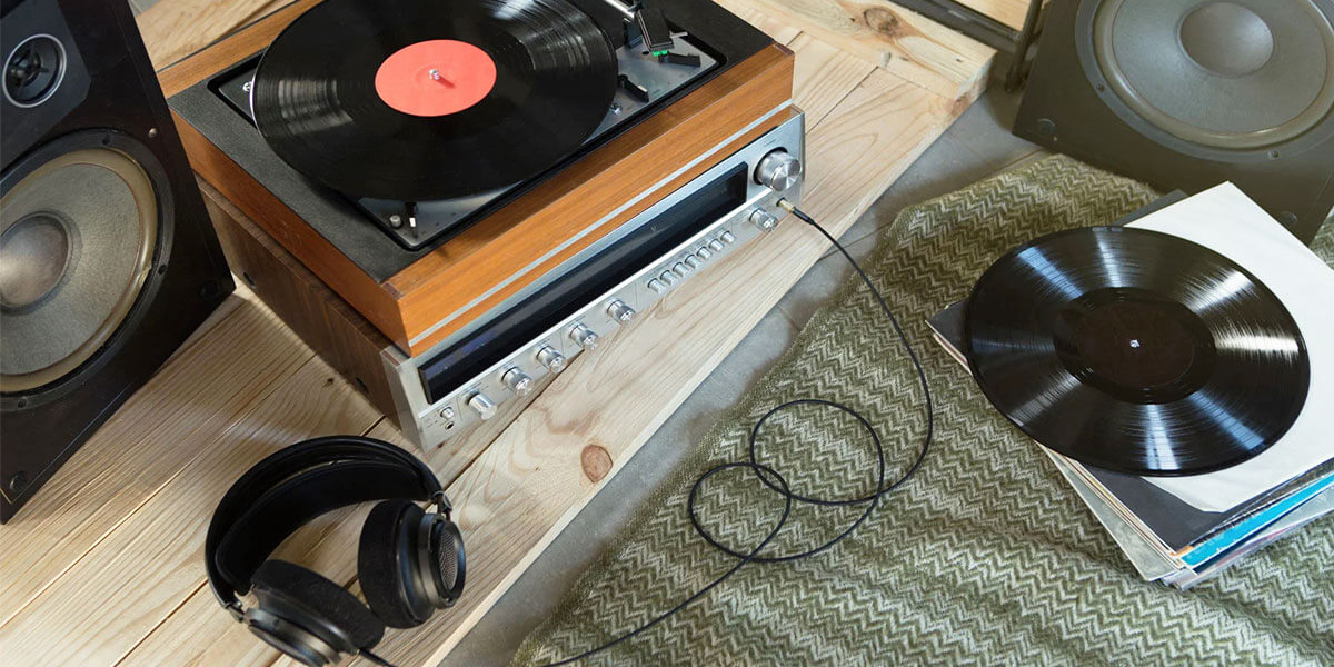 how to use headphones with a turntable